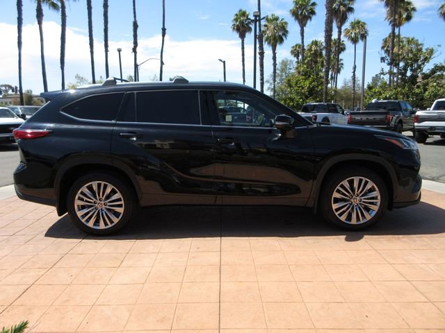 Used 2022 Toyota Highlander Platinum FWD image 5