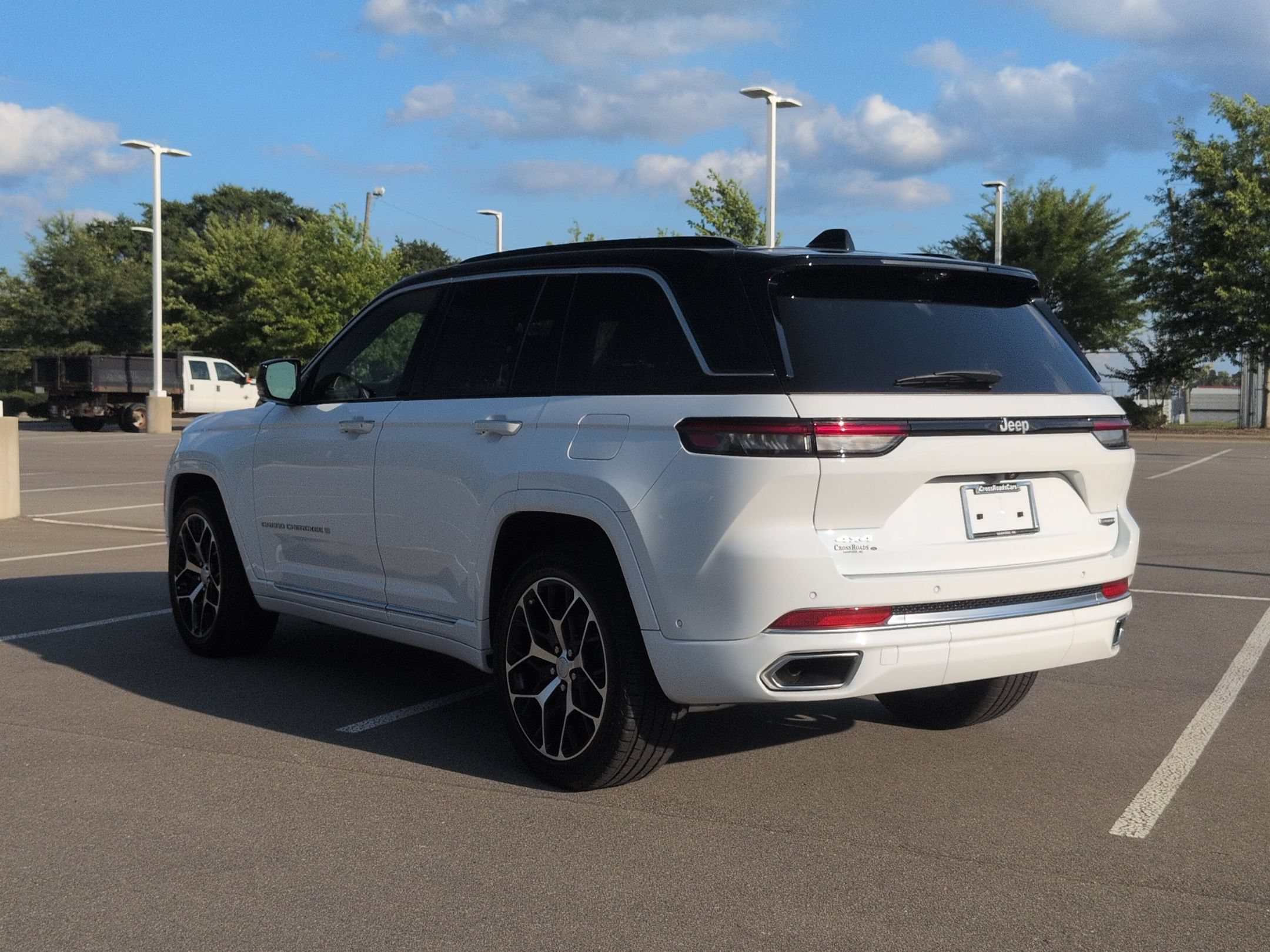 Used 2024 Jeep Grand Cherokee Summit AWD/4WD image 6