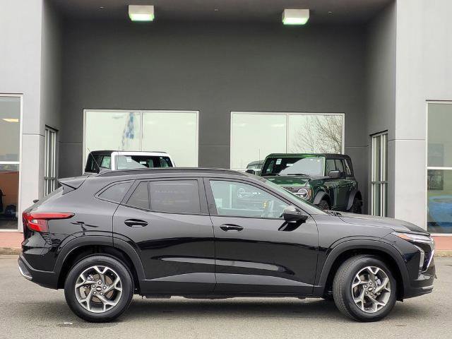 Used 2025 Chevrolet Trax LT w/ LT Convenience Package image 6