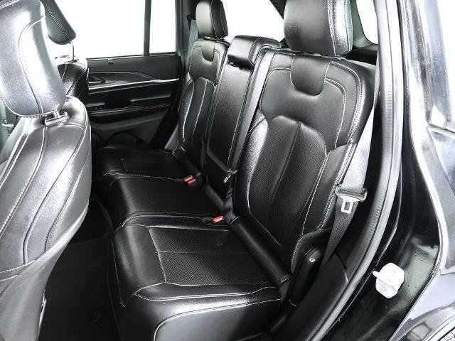 Used 2024 Jeep Grand Cherokee Limited w/ Luxury Tech Group II AWD/4WD image 14