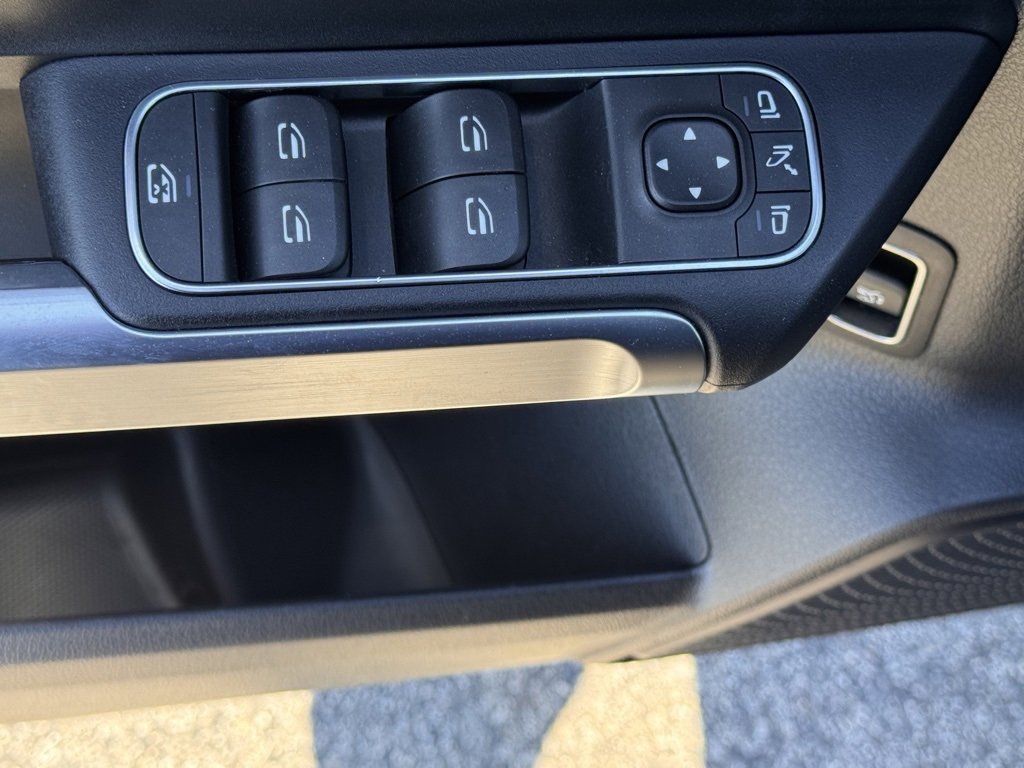 Used 2023 Mercedes-Benz EQB 300 300 image 17