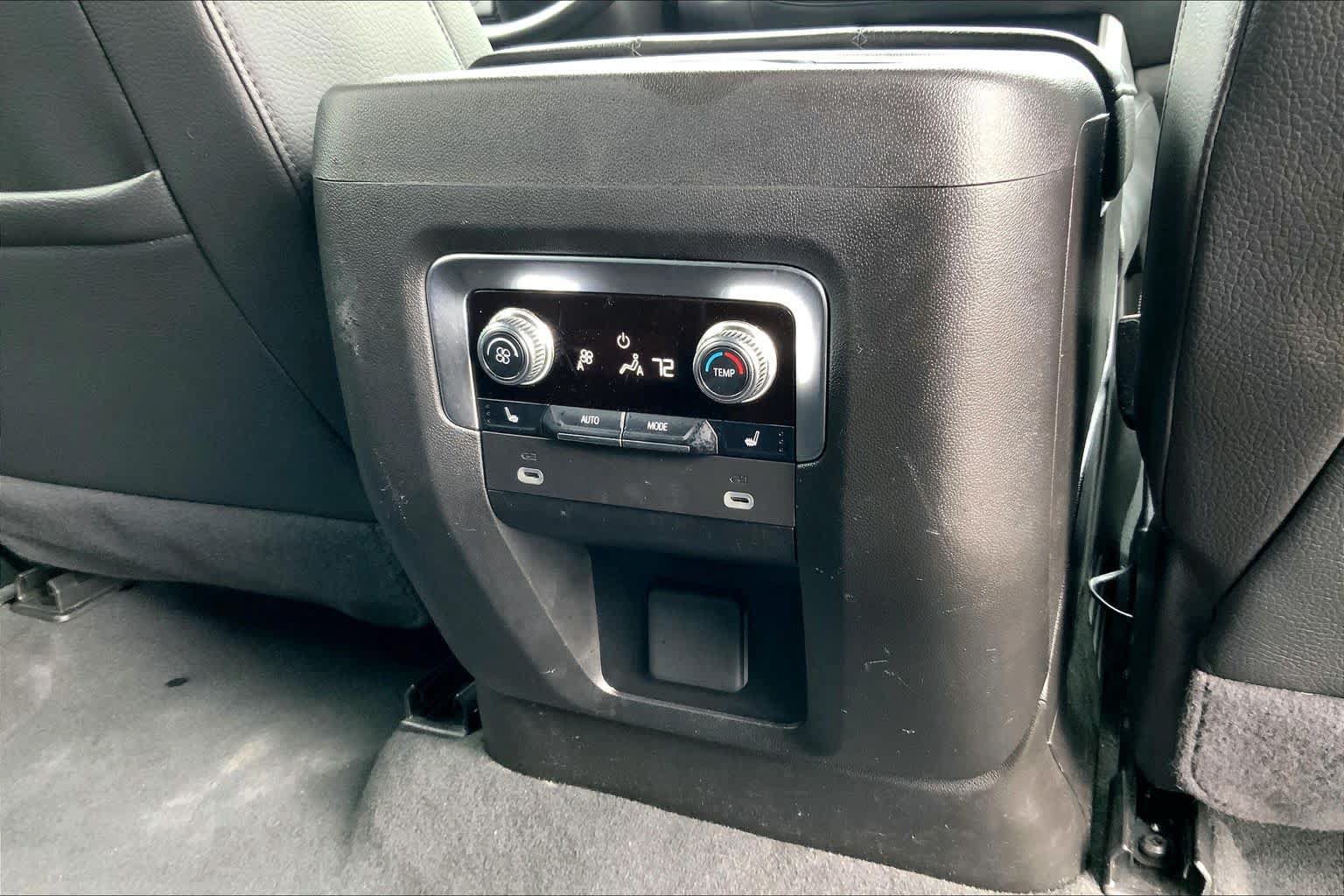 Used 2024 GMC Yukon XL Denali AWD/4WD image 36