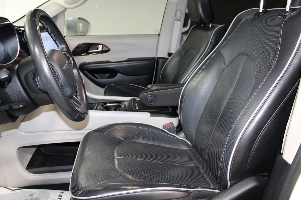 Used 2022 Chrysler Pacifica Limited image 25