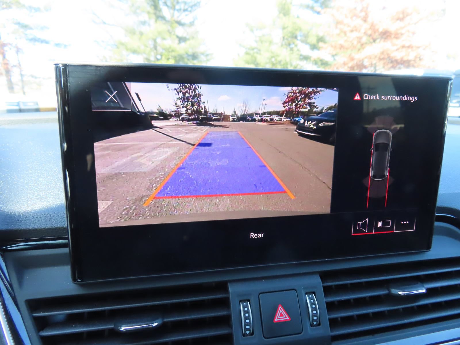 Used 2023 Audi SQ5 Premium w/ Convenience Package image 25