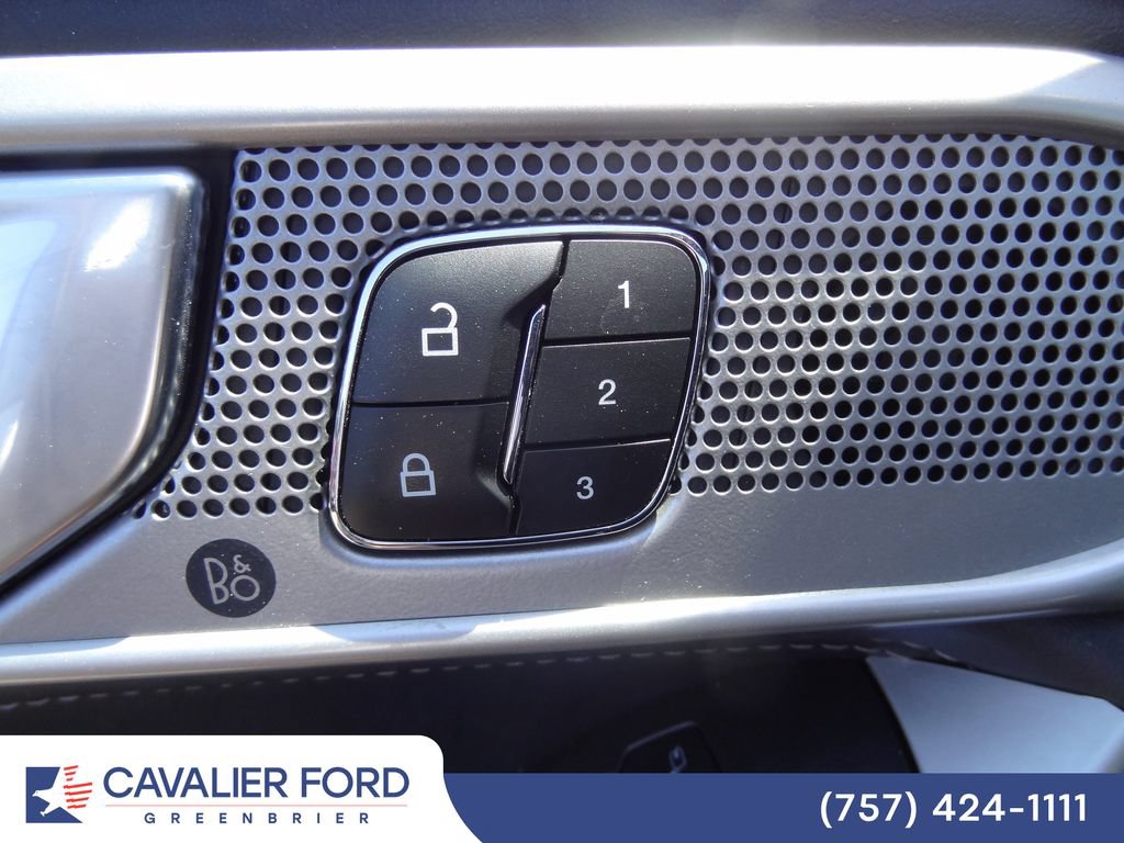 Certified 2023 Ford Explorer Limited w/ Equipment Group 301A AWD/4WD image 10