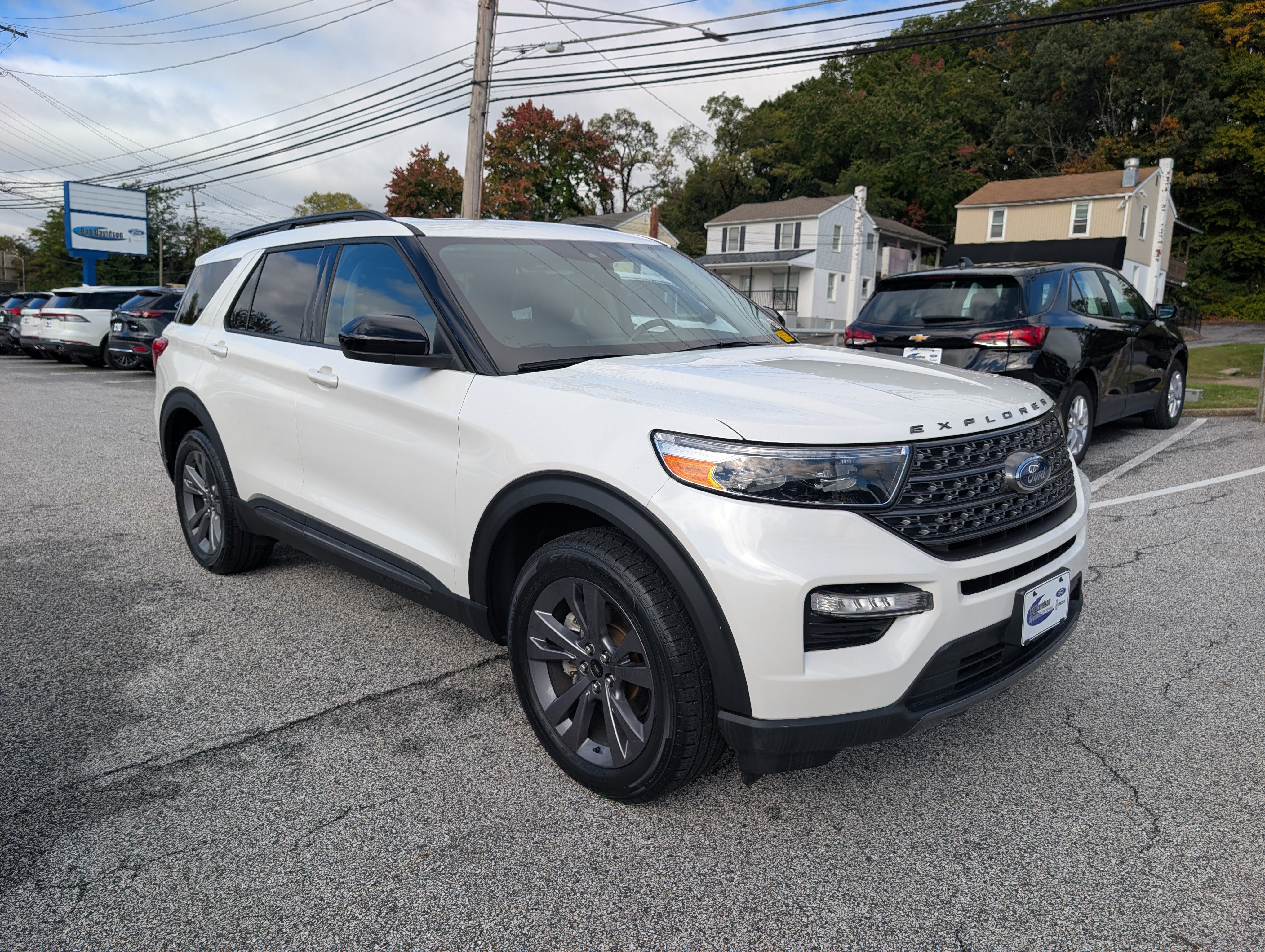 Certified 2023 Ford Explorer XLT w/ Equipment Group 202A AWD/4WD image 9