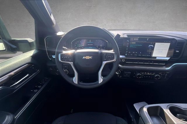 Used 2024 Chevrolet Silverado 2500 LT w/ Convenience Package image 4