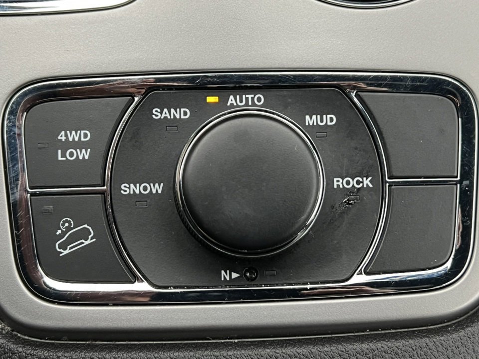 Used 2021 Jeep Grand Cherokee Limited image 33