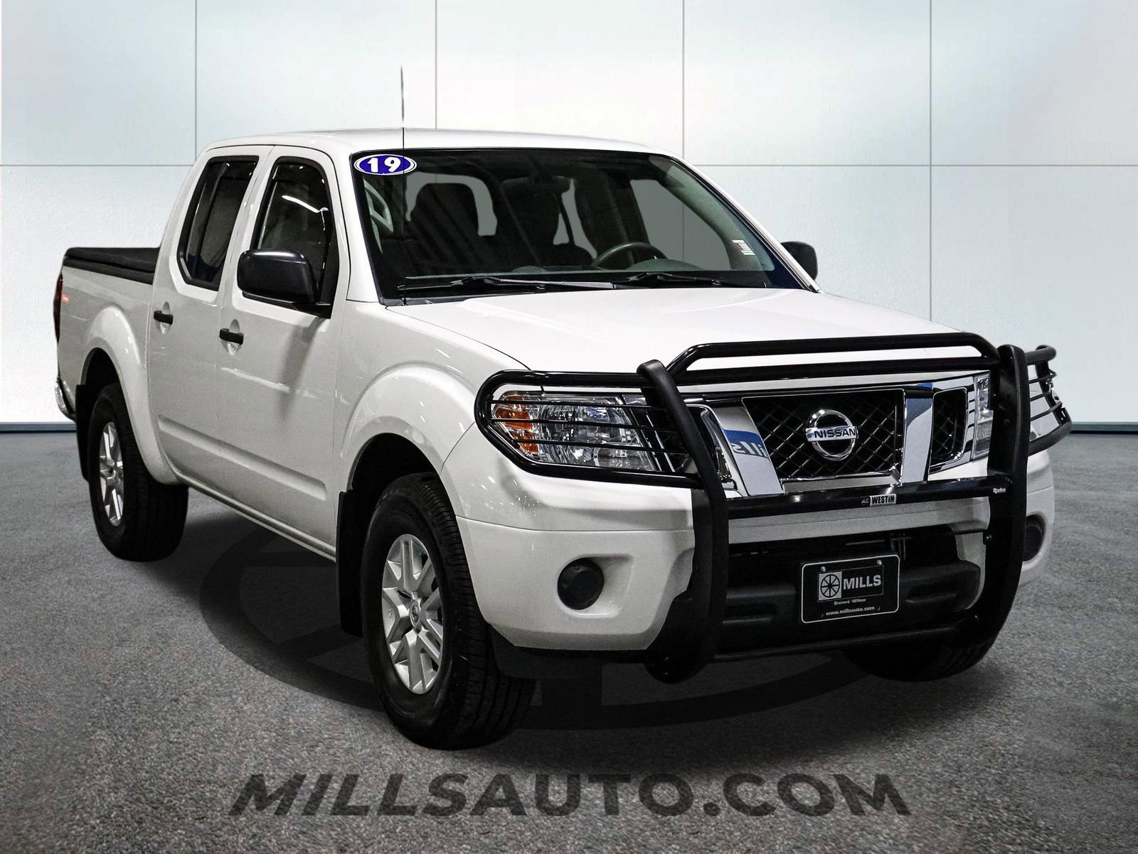 Used 2019 Nissan Frontier SV image 2