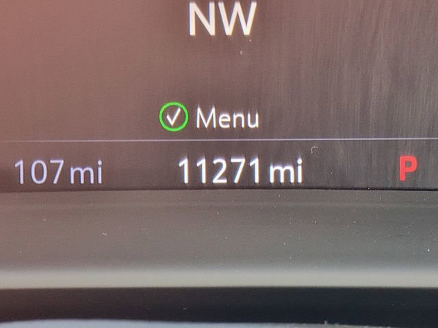 Used 2023 Buick Envision Essence image 36