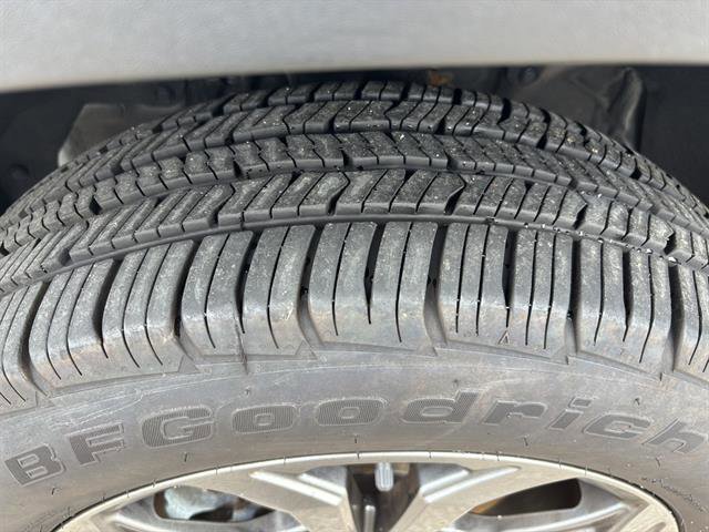 Used 2022 Toyota RAV4 Limited image 10