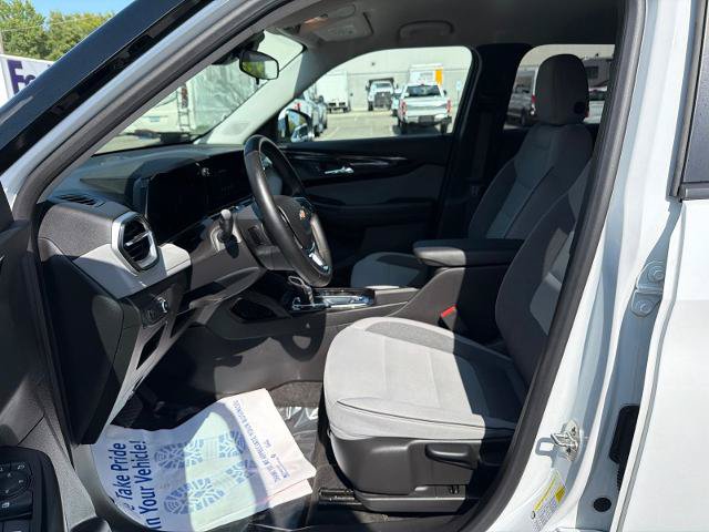 Used 2024 Chevrolet TrailBlazer LT w/ LT Cold Weather Package FWD image 9