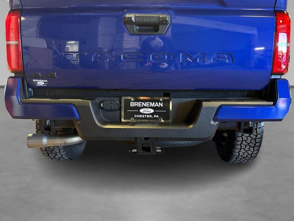 Used 2025 Toyota Tacoma SR5 AWD/4WD image 16