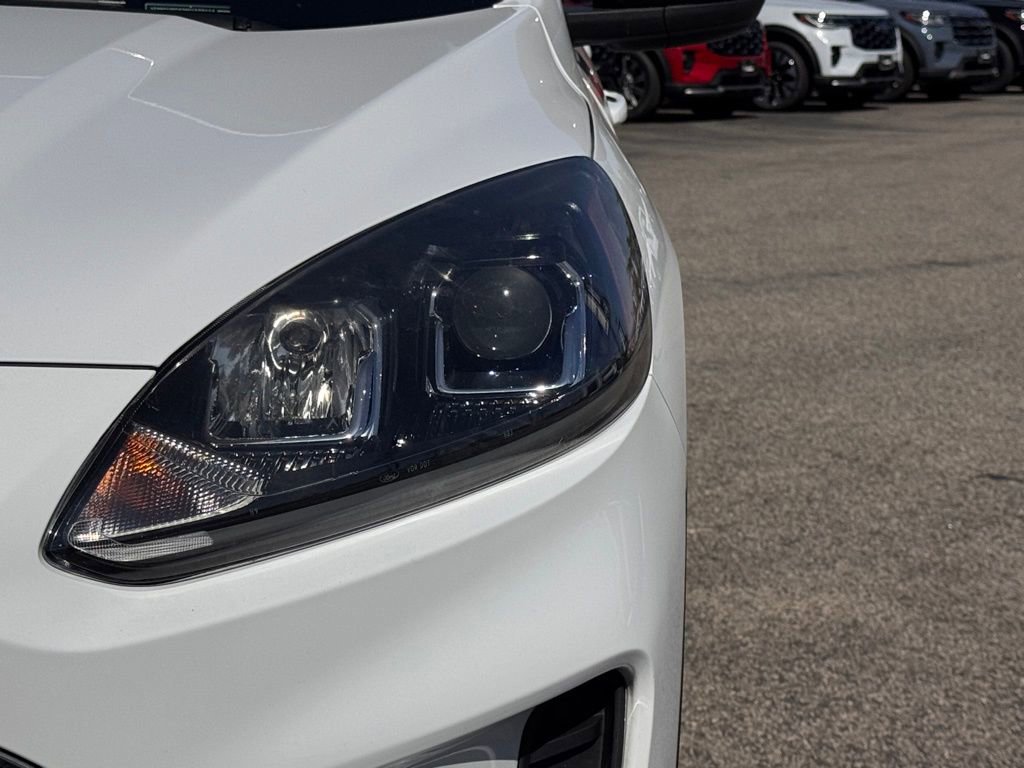 Certified 2022 Ford Escape SE w/ SE Sport Appearance Package image 8