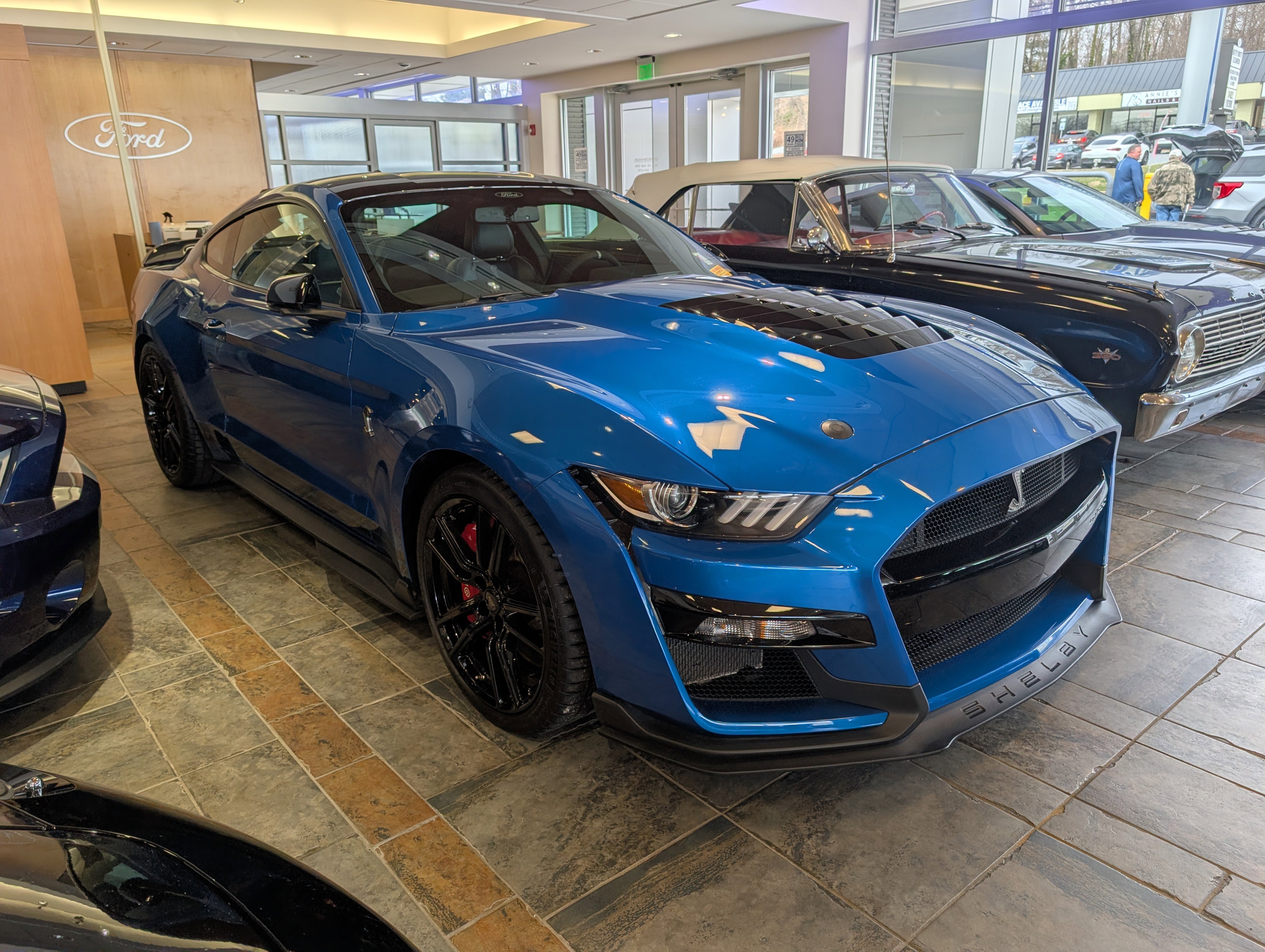 Certified 2021 Ford Mustang Shelby GT500 w/ Technology Package RWD image 7