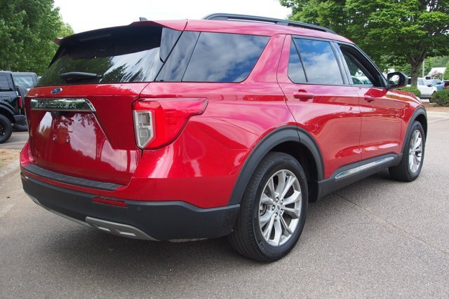 Certified 2023 Ford Explorer XLT w/ Equipment Group 202A RWD image 7