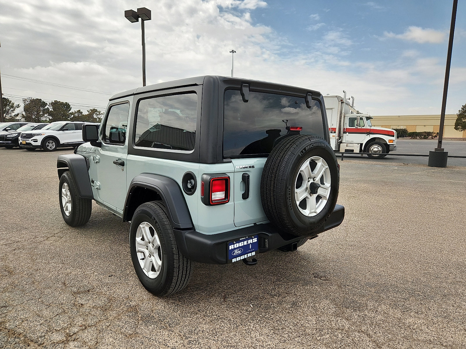 Used 2023 Jeep Wrangler Sport image 3