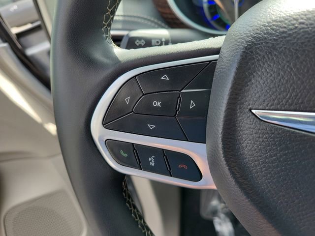 Used 2023 Chrysler Pacifica Limited image 25