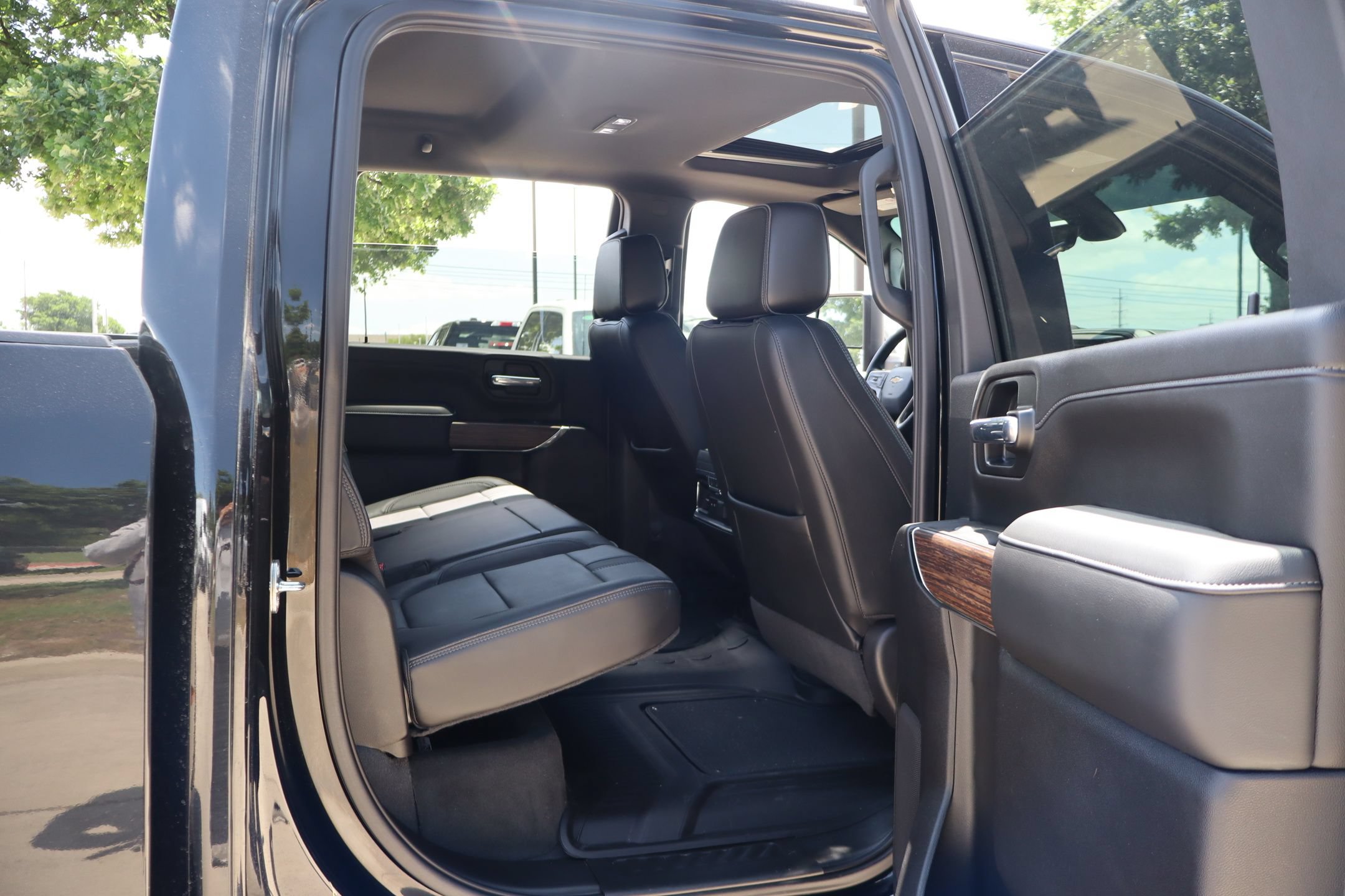 Used 2023 Chevrolet Silverado 3500 High Country AWD/4WD image 31