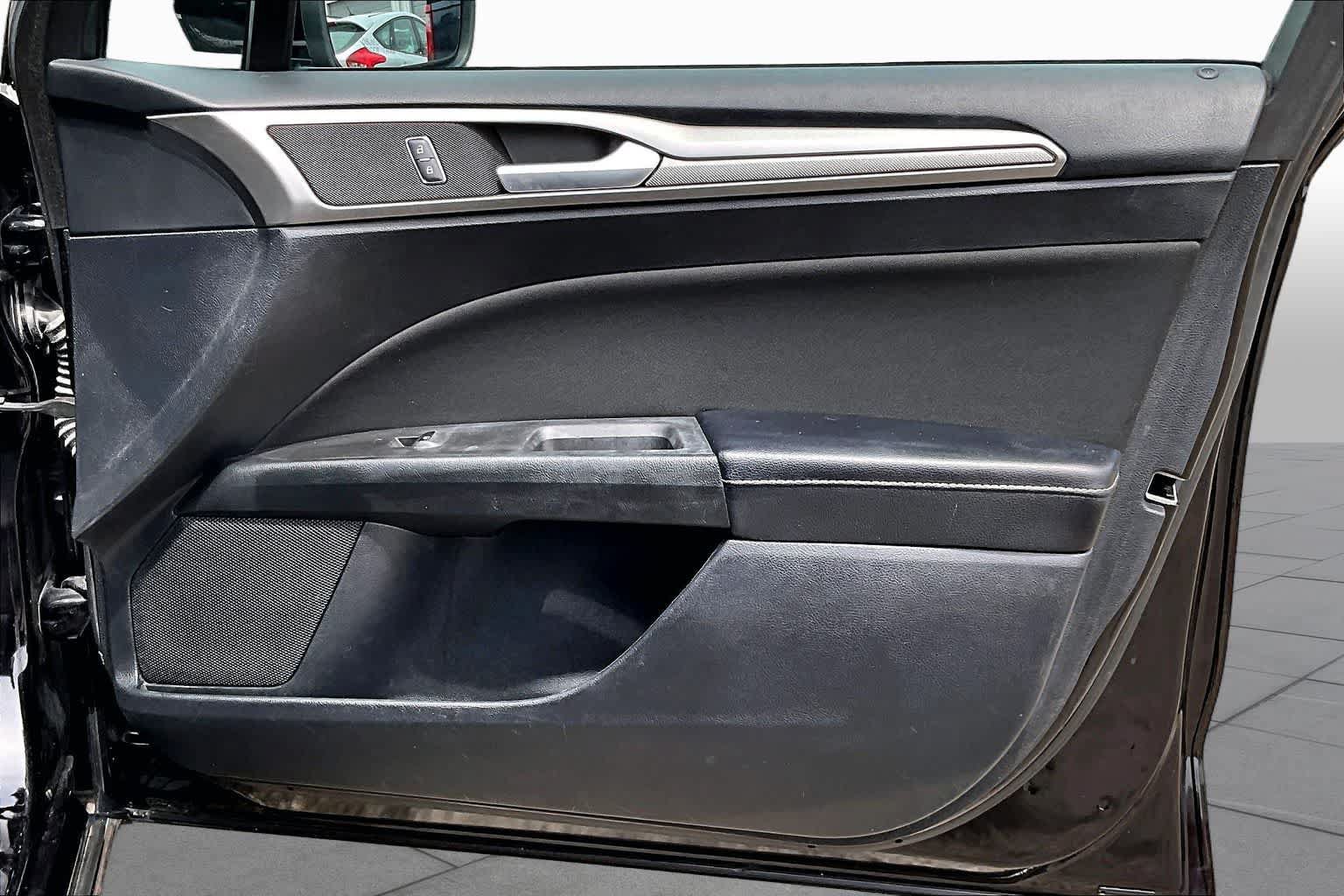 Certified 2019 Ford Fusion SE FWD image 23