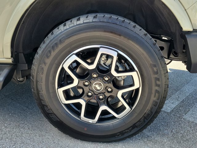 Certified 2025 Ford Bronco Outer Banks AWD/4WD image 4