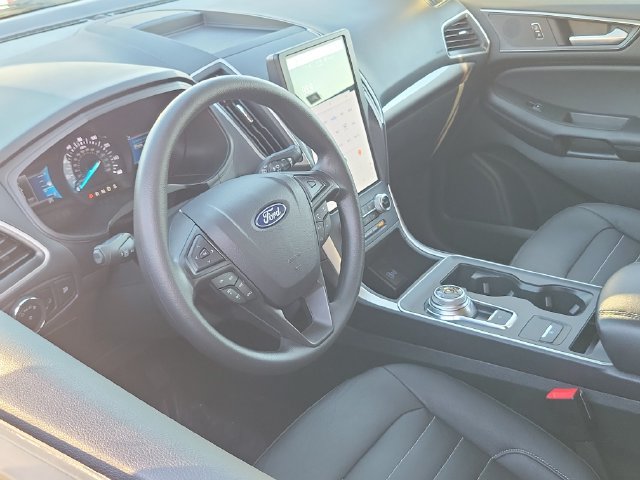 Certified 2024 Ford Edge SE w/ Black Appearance Package AWD/4WD image 3