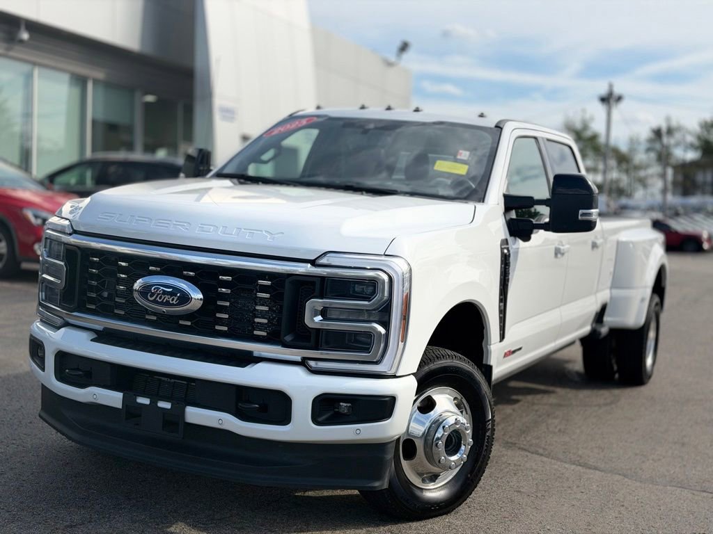 Certified 2025 Ford F350 Platinum AWD/4WD image 1