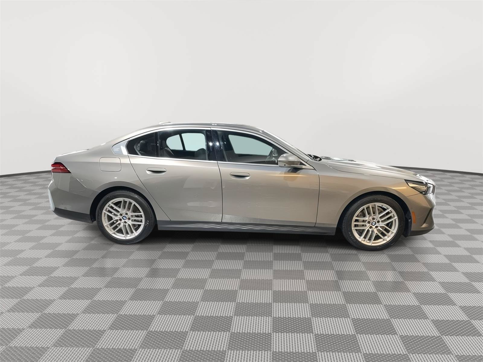 Used 2024 BMW 530i xDrive w/ Premium Package AWD/4WD image 6