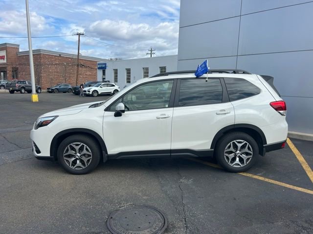 Used 2024 Subaru Forester Premium AWD/4WD image 5