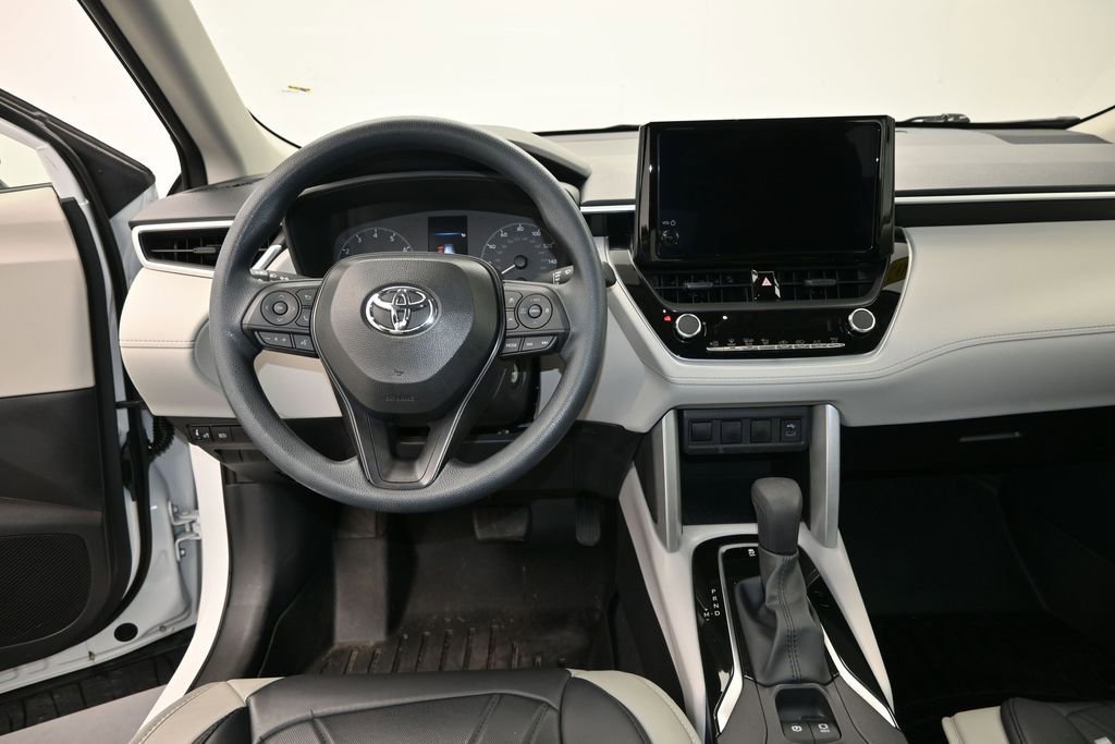 Used 2025 Toyota Corolla Cross L FWD image 16