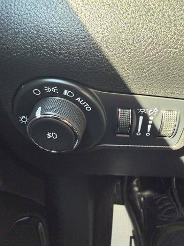 Used 2025 Jeep Compass Limited AWD/4WD image 21