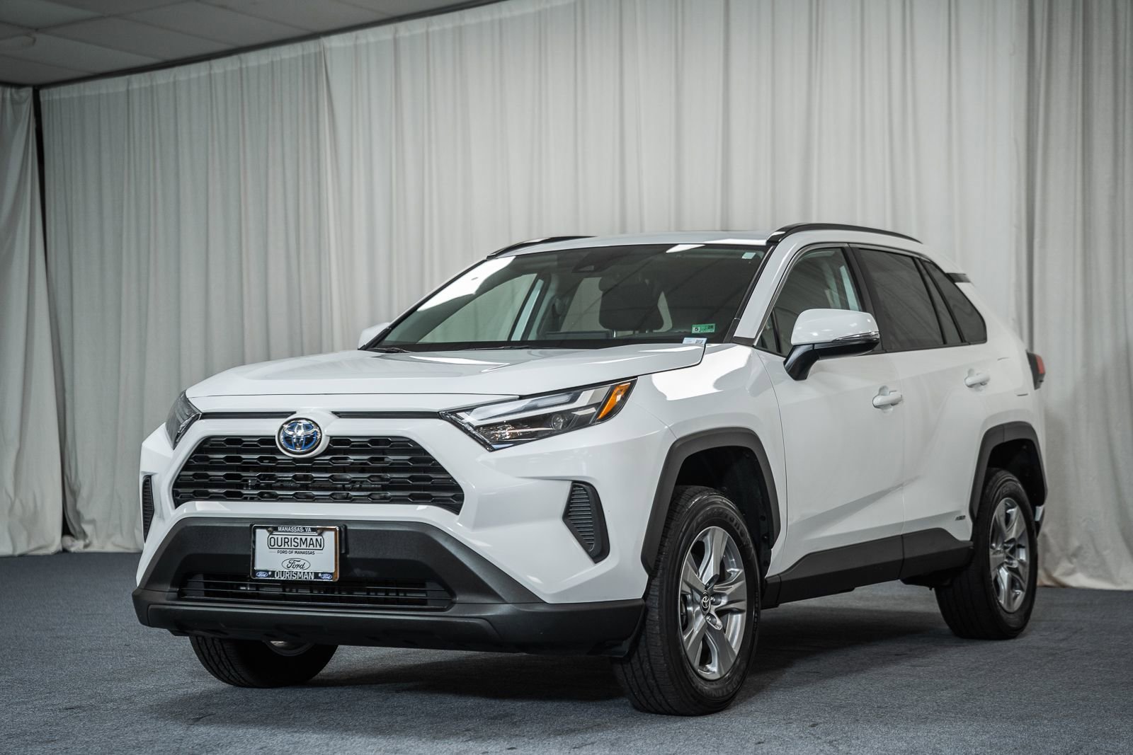 Used 2024 Toyota RAV4 XLE w/ Convenience Package image 3