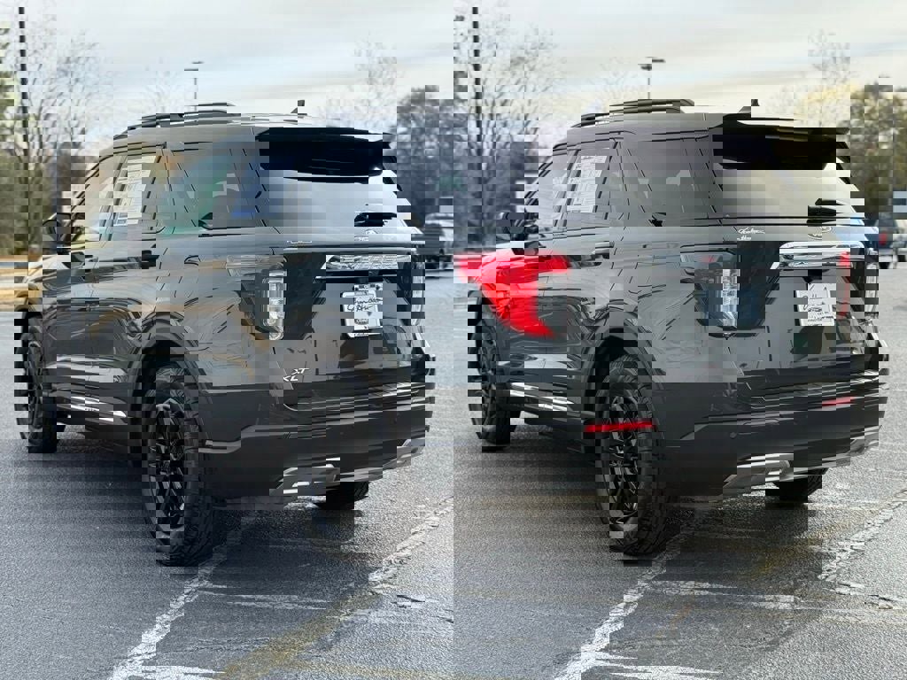 Certified 2023 Ford Explorer XLT w/ Equipment Group 202A image 6