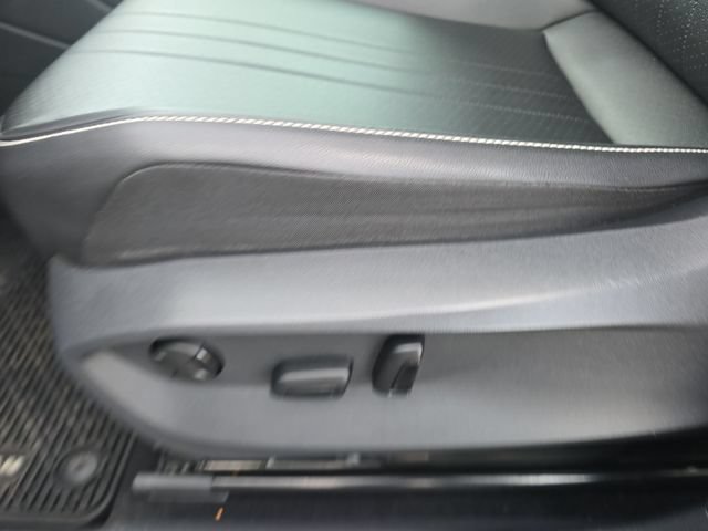Used 2022 Volkswagen Tiguan SE FWD image 12