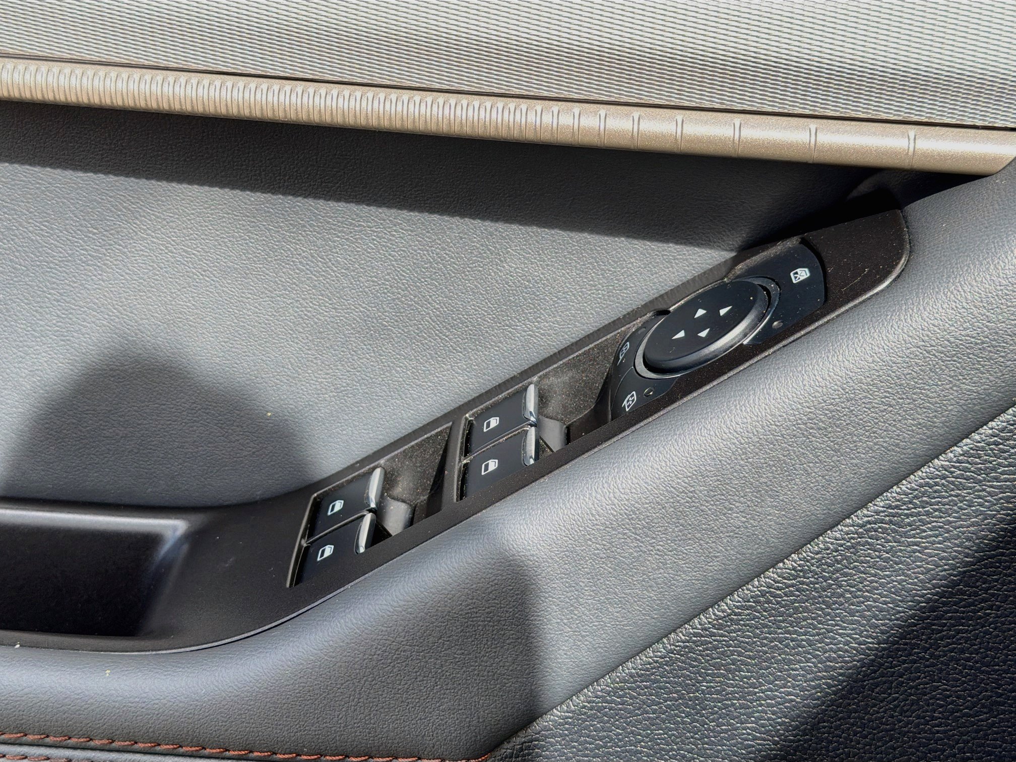 Certified 2025 Ford Explorer Active RWD image 18