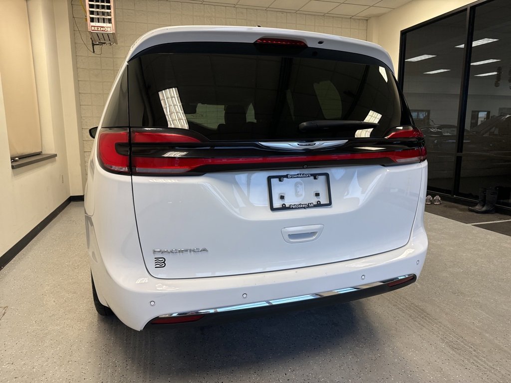 Used 2023 Chrysler Pacifica Touring-L image 45