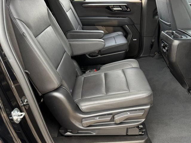 Used 2025 Chevrolet Suburban LT w/ Comfort Package AWD/4WD image 31