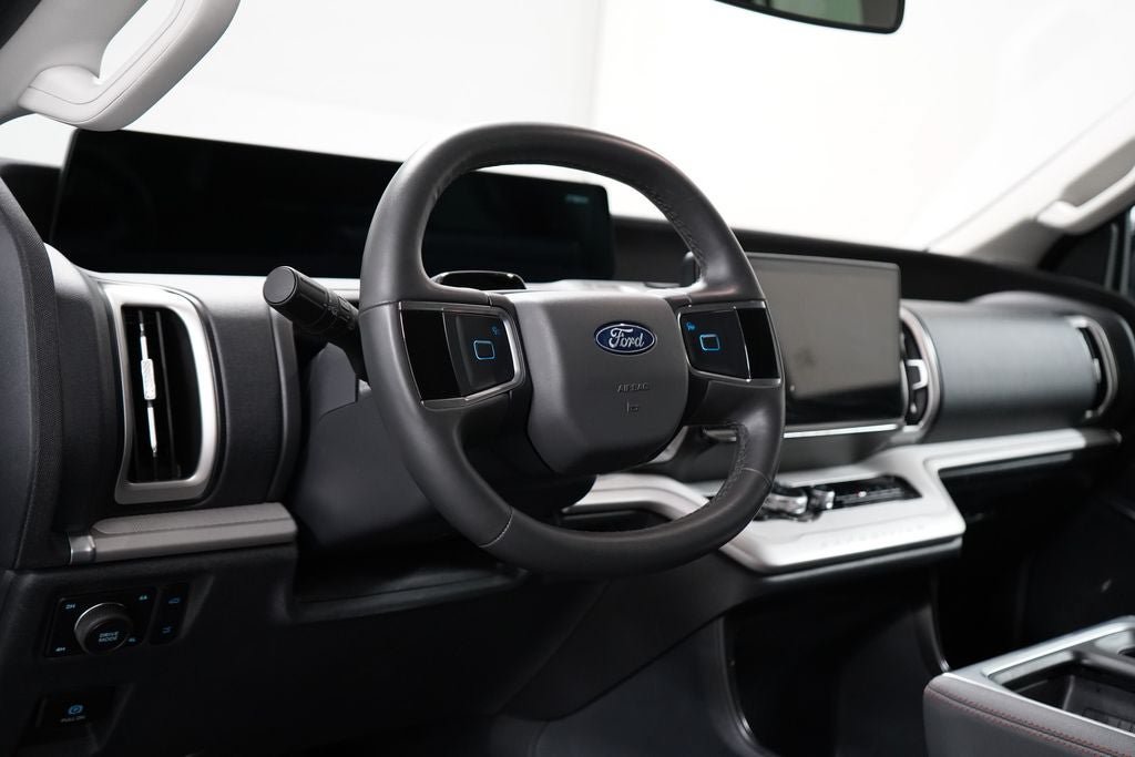 Certified 2025 Ford Expedition Active AWD/4WD image 15