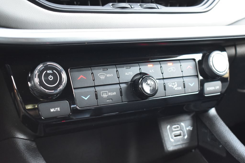 Used 2025 Jeep Compass Limited AWD/4WD image 21