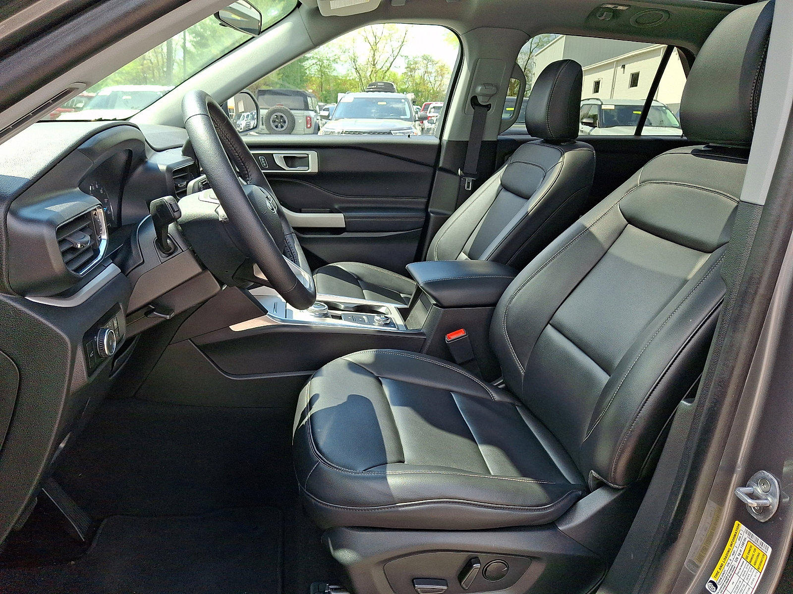 Certified 2024 Ford Explorer XLT w/ Equipment Group 202A AWD/4WD image 17