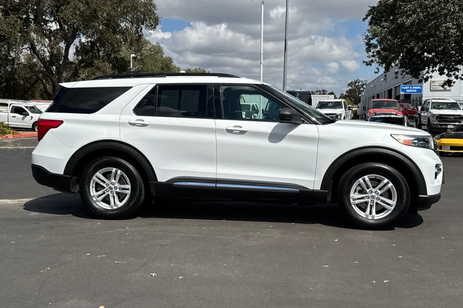 Certified 2020 Ford Explorer XLT w/ Equipment Group 202A RWD image 8