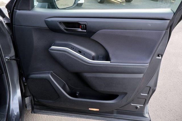 Used 2024 Toyota Highlander LE image 17