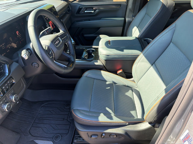 Used 2025 GMC Yukon AT4 w/ AT4 Premium Package AWD/4WD image 11