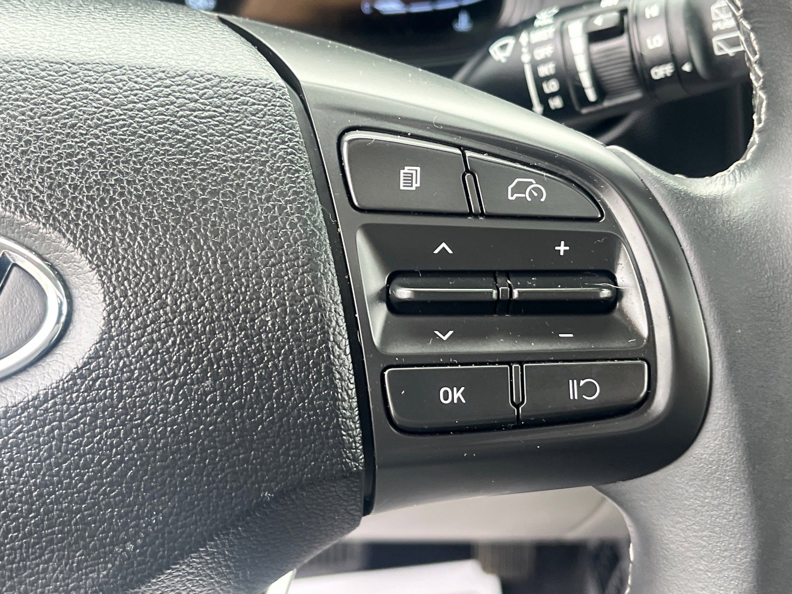 Used 2024 Hyundai Venue SEL FWD image 15