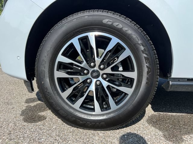 Certified 2025 Ford Expedition Max Platinum AWD/4WD image 16