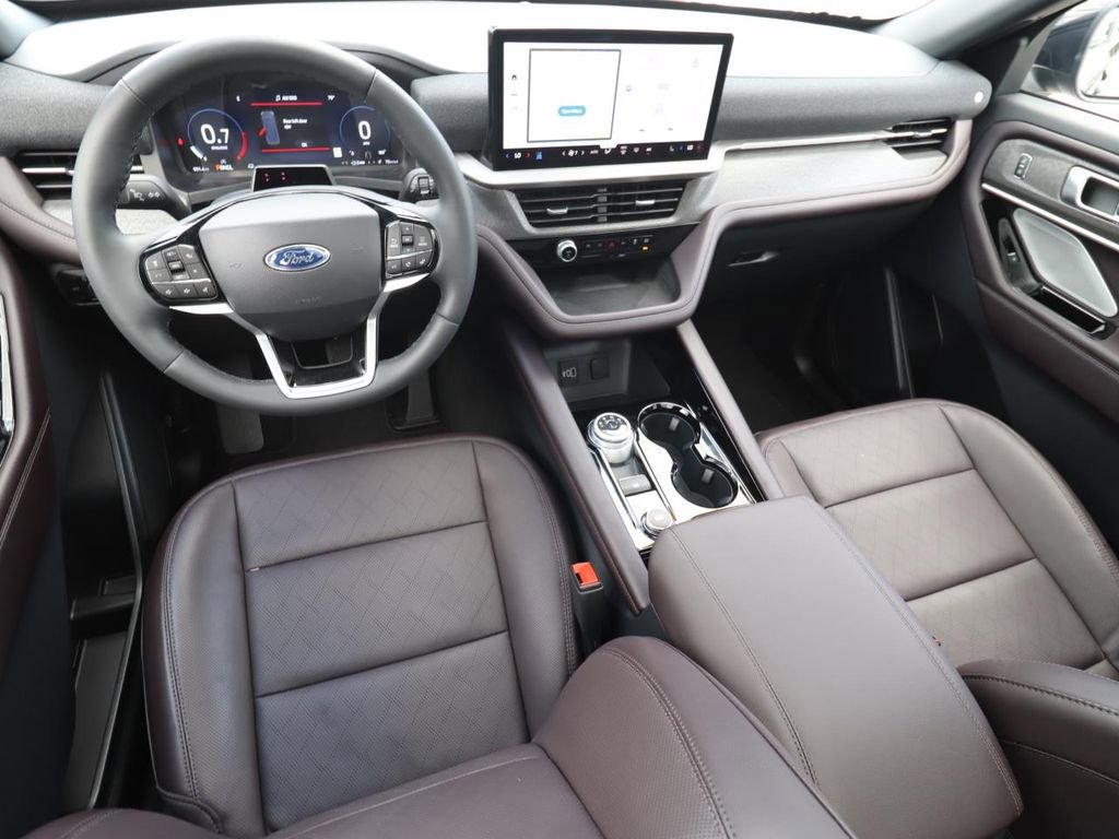 Certified 2026 Ford Explorer Platinum RWD image 9
