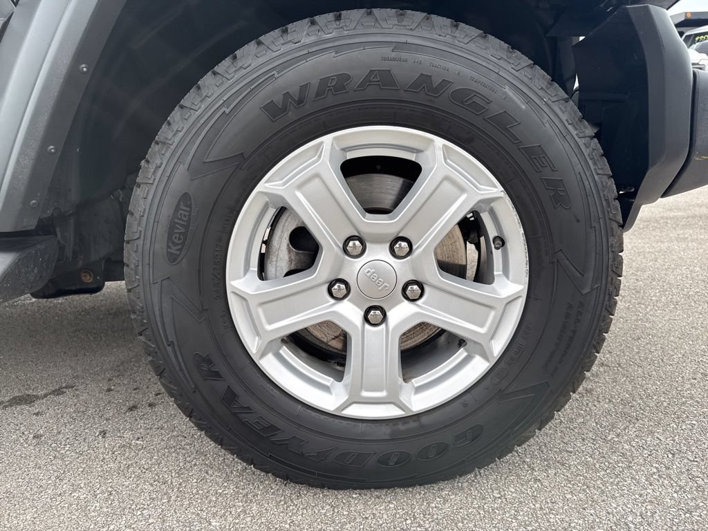 Used 2019 Jeep Wrangler Unlimited Sport S AWD/4WD image 14