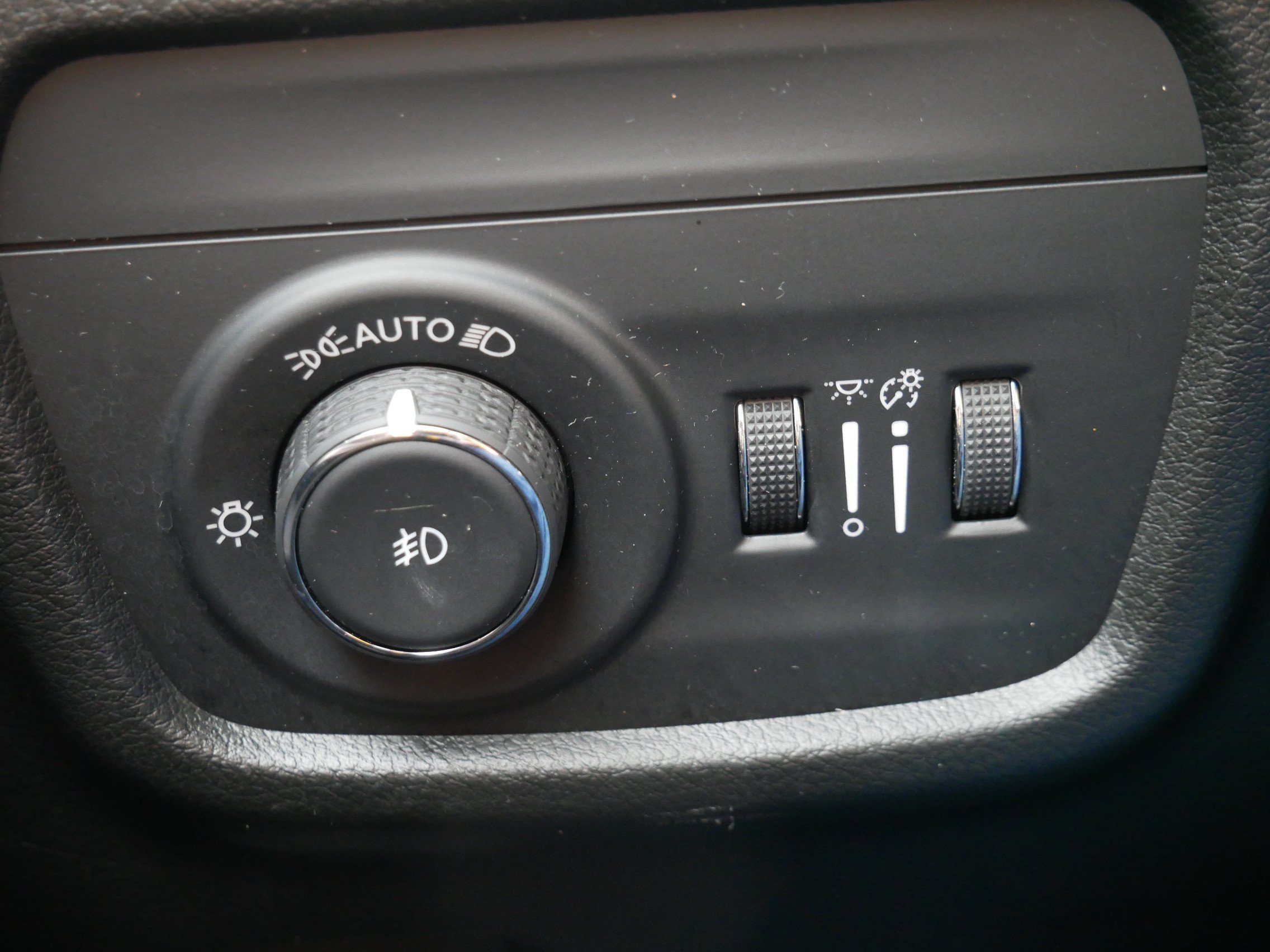 Used 2022 Jeep Grand Cherokee L Overland w/ Luxury Tech Group IV AWD/4WD image 16