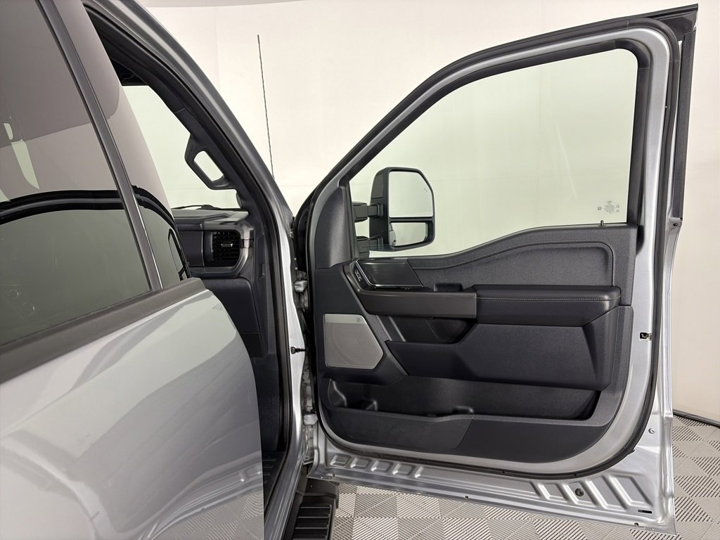 Certified 2025 Ford F150 Lariat w/ FX4 Off-Road Package image 31