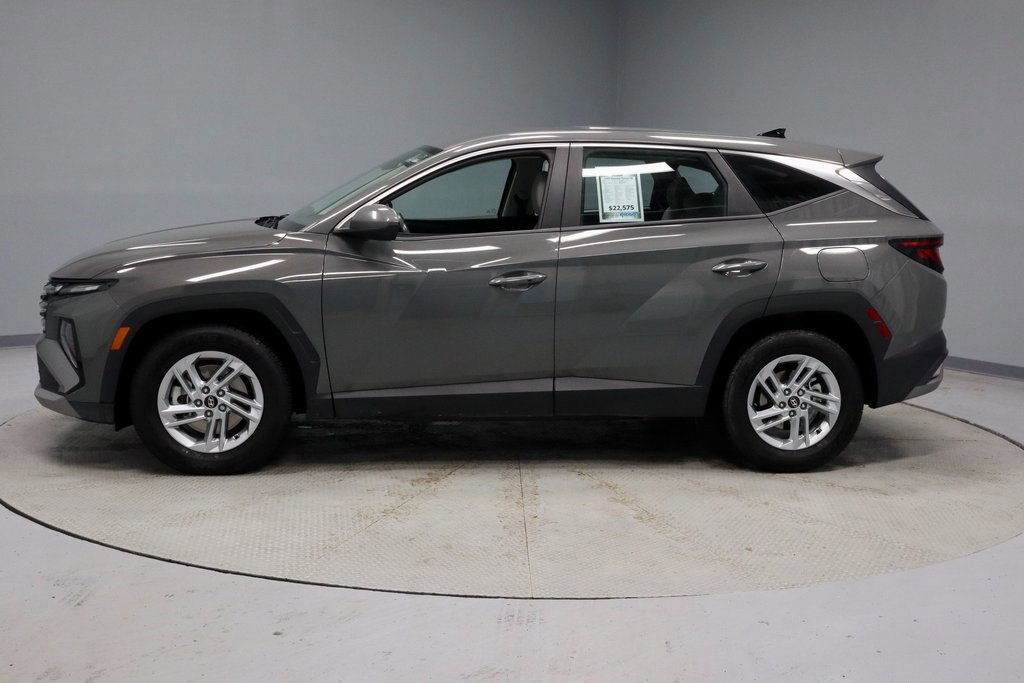 Used 2025 Hyundai Tucson SE image 2